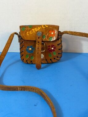 Hand-Painted Brown Leather Crossbody Bag with Floral Accents 3,5*3,5